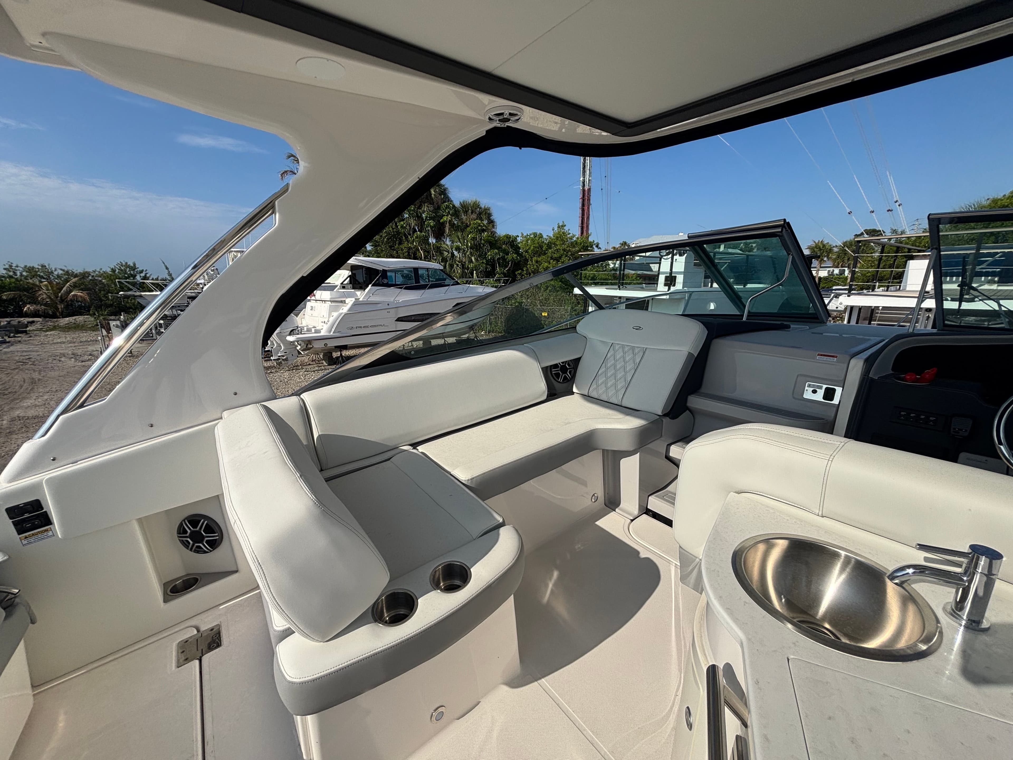 2026 REGAL 33 XO - Image 13