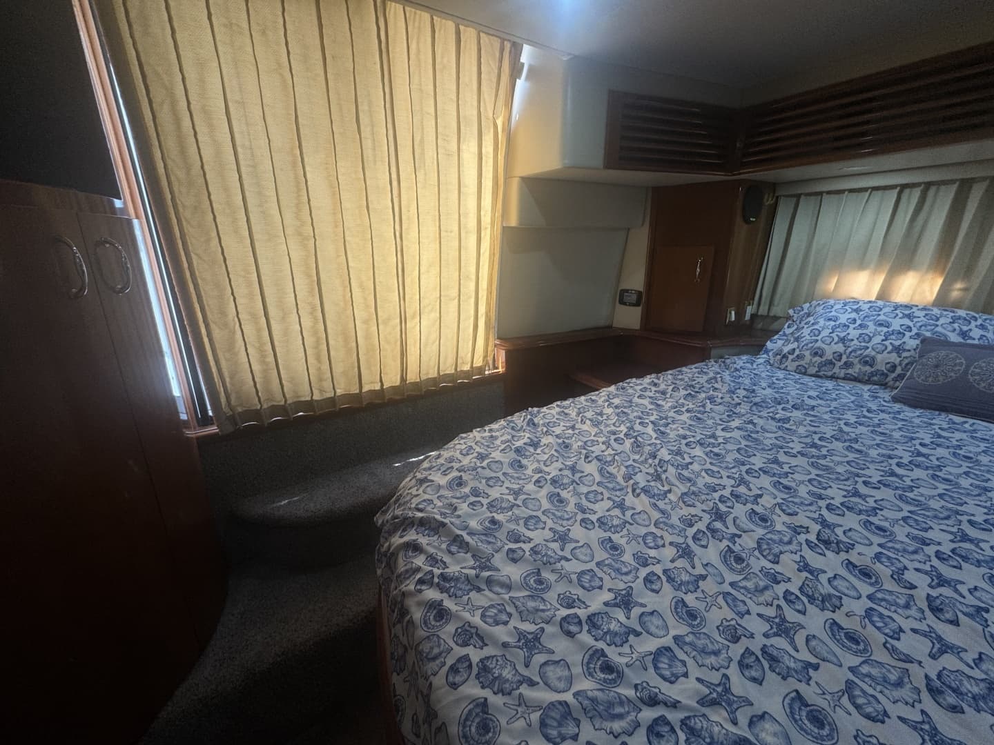 2003 Carver 444 Cockpit Motor Yacht - Image 22