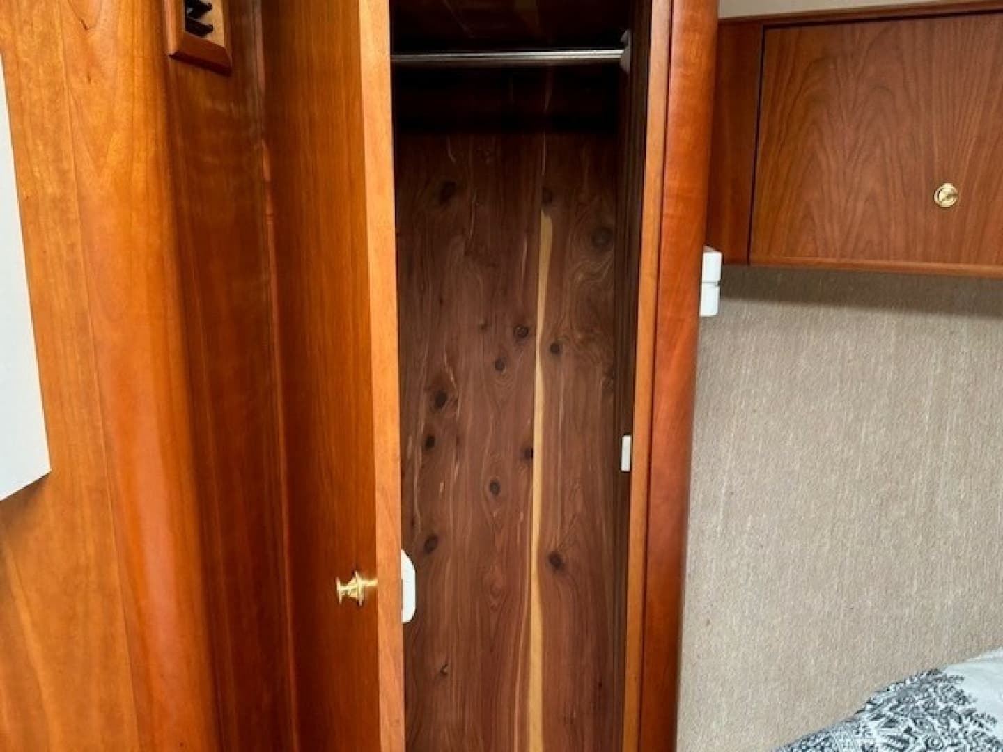 2000 Silverton 41 Convertible - Image 13