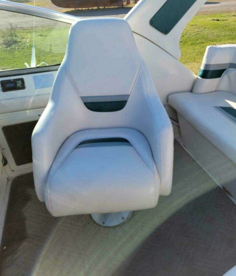 1989 Cruisers Yachts Esprit 3270 - Image 5
