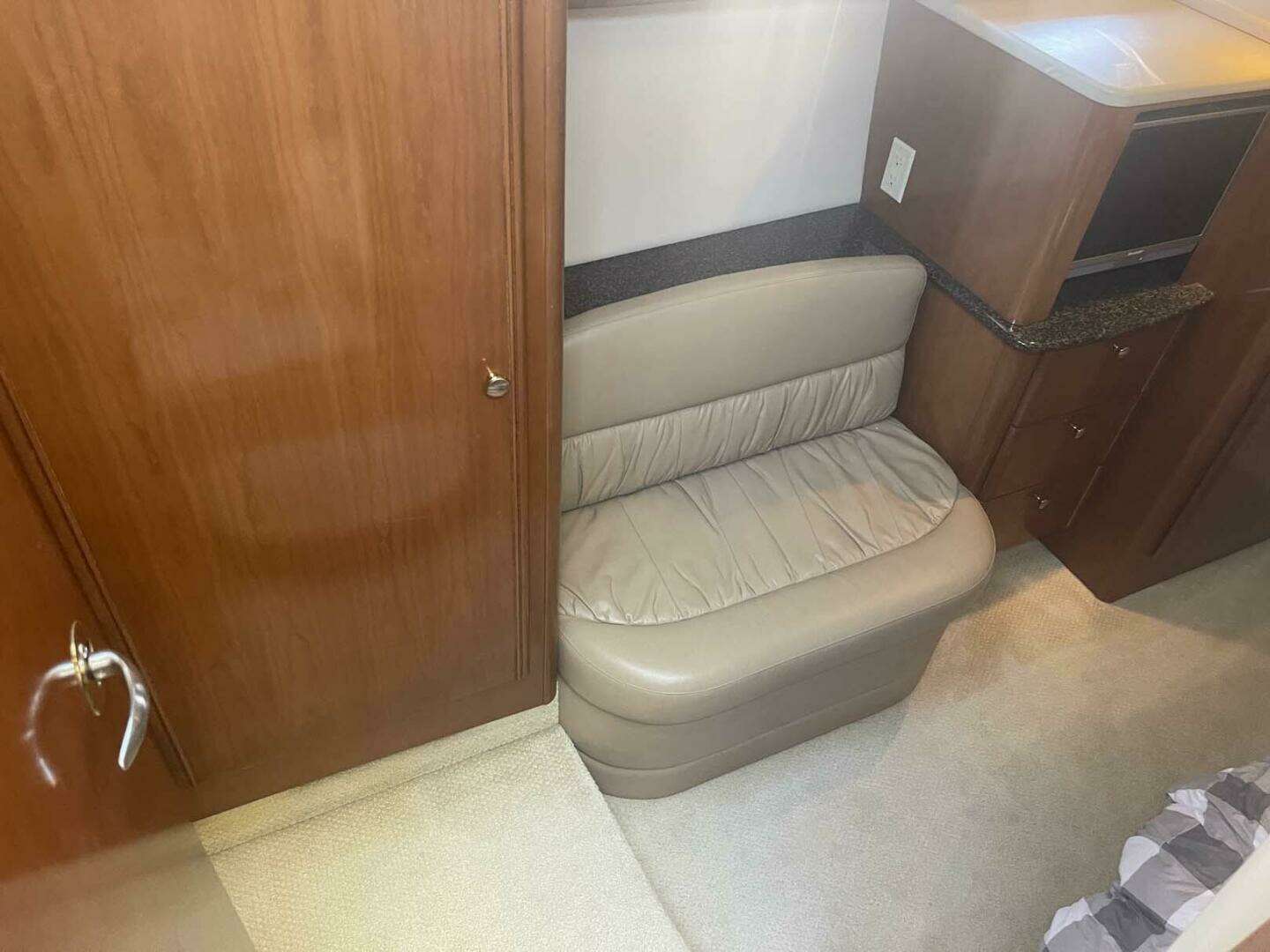 2006 Meridian 411 Sedan - Image 27