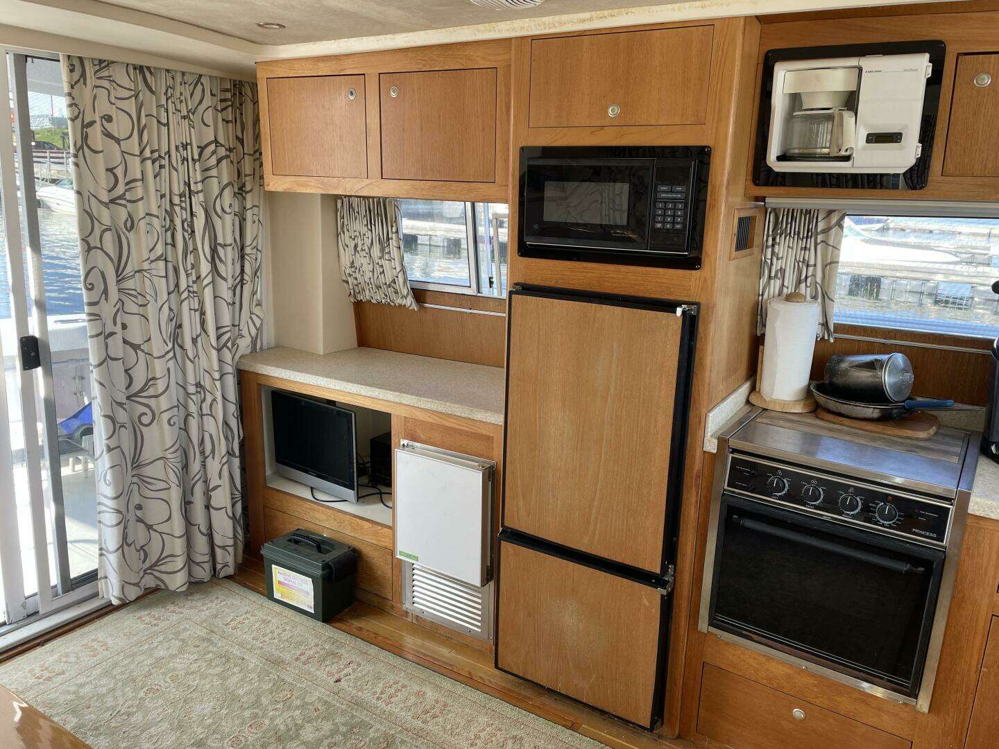 2000 Mainship 390 - Image 9