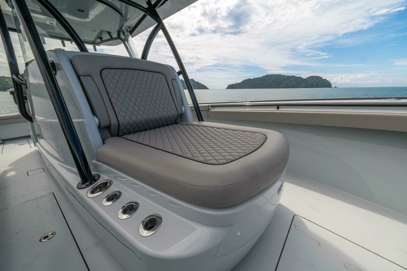 2024 Valhalla Boatworks V-33 - Image 8