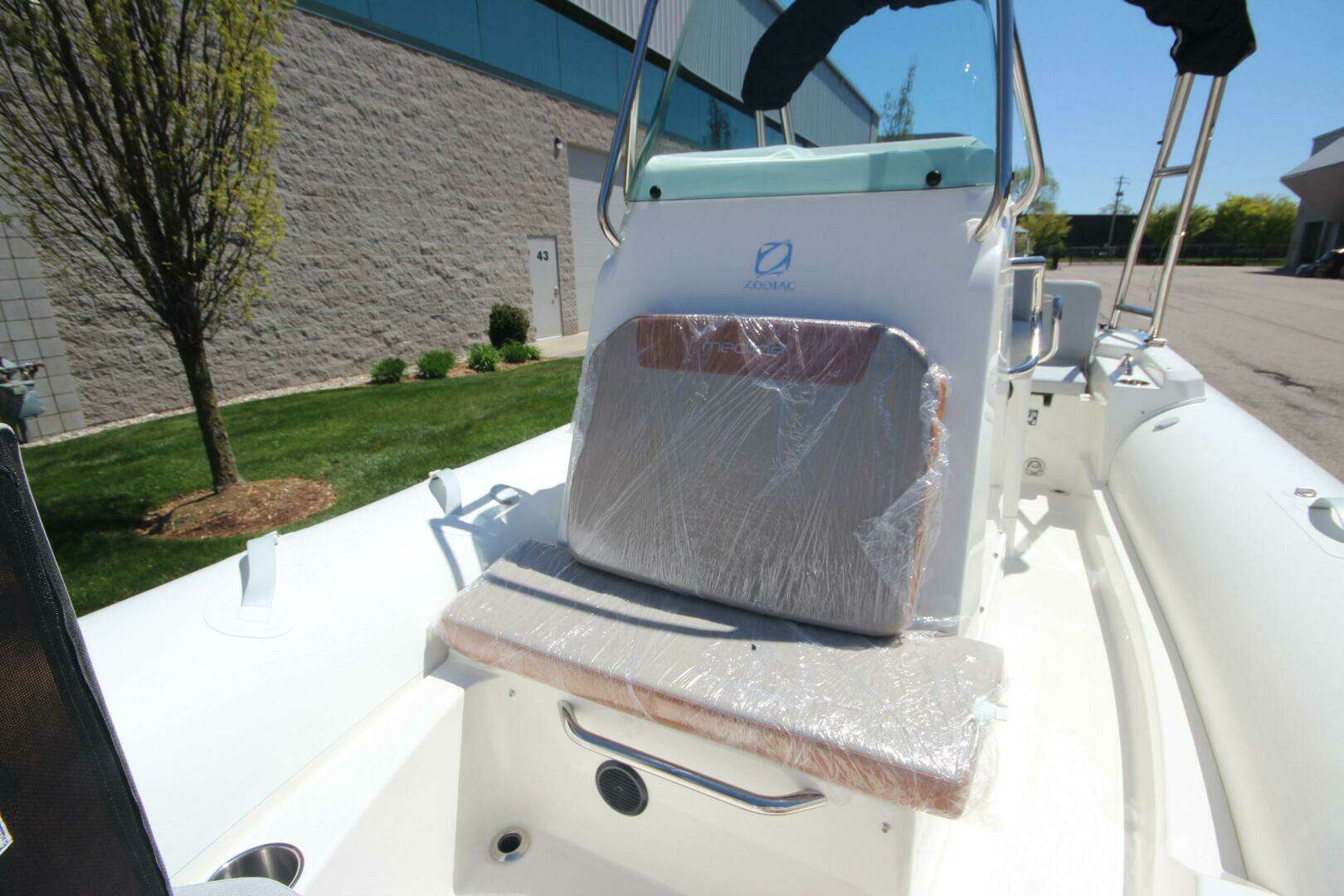 2025 Zodiac Medline 5.8 NEO - Image 25