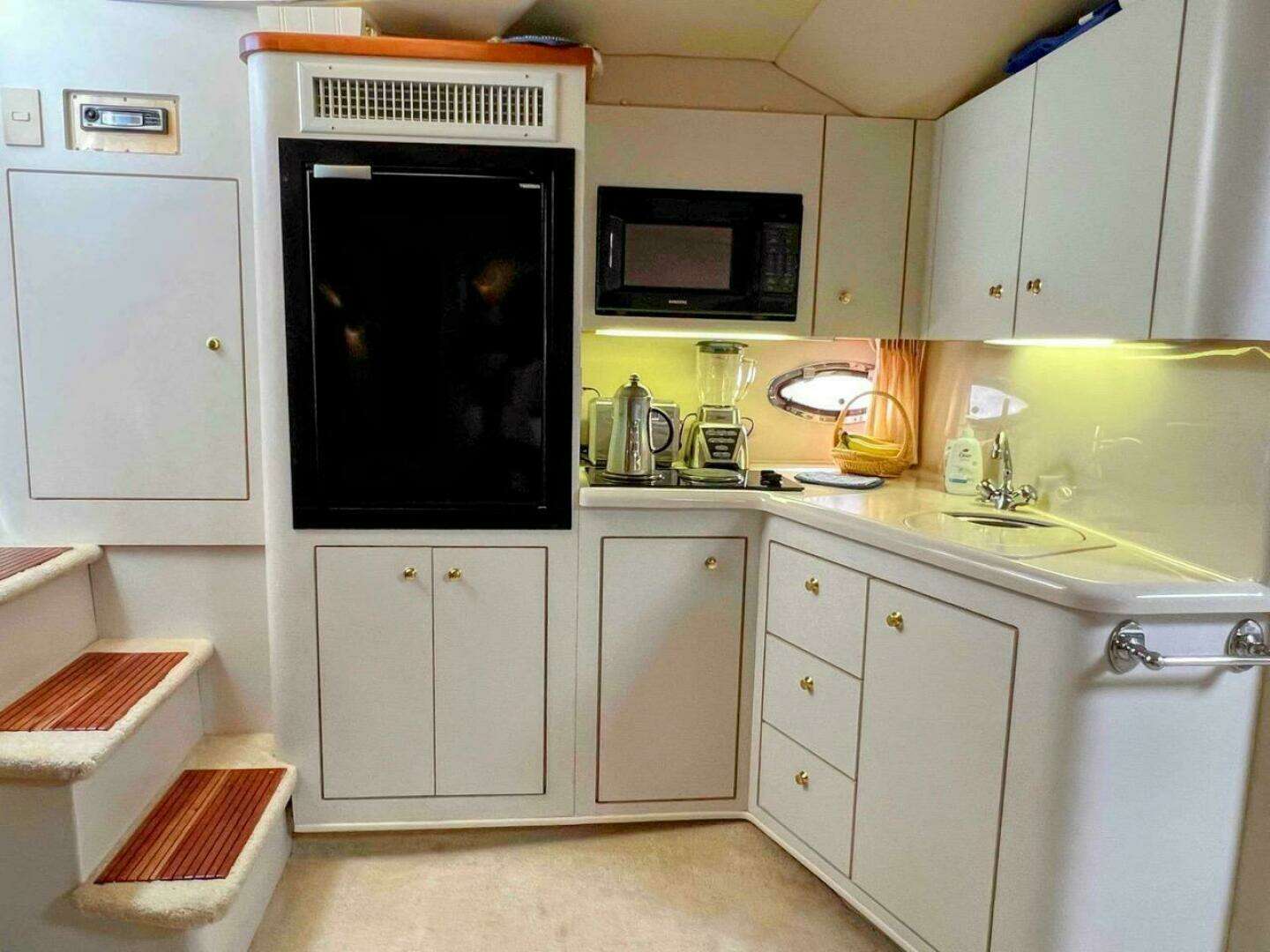 1998 Cruisers Yachts 3575 Esprit - Image 21