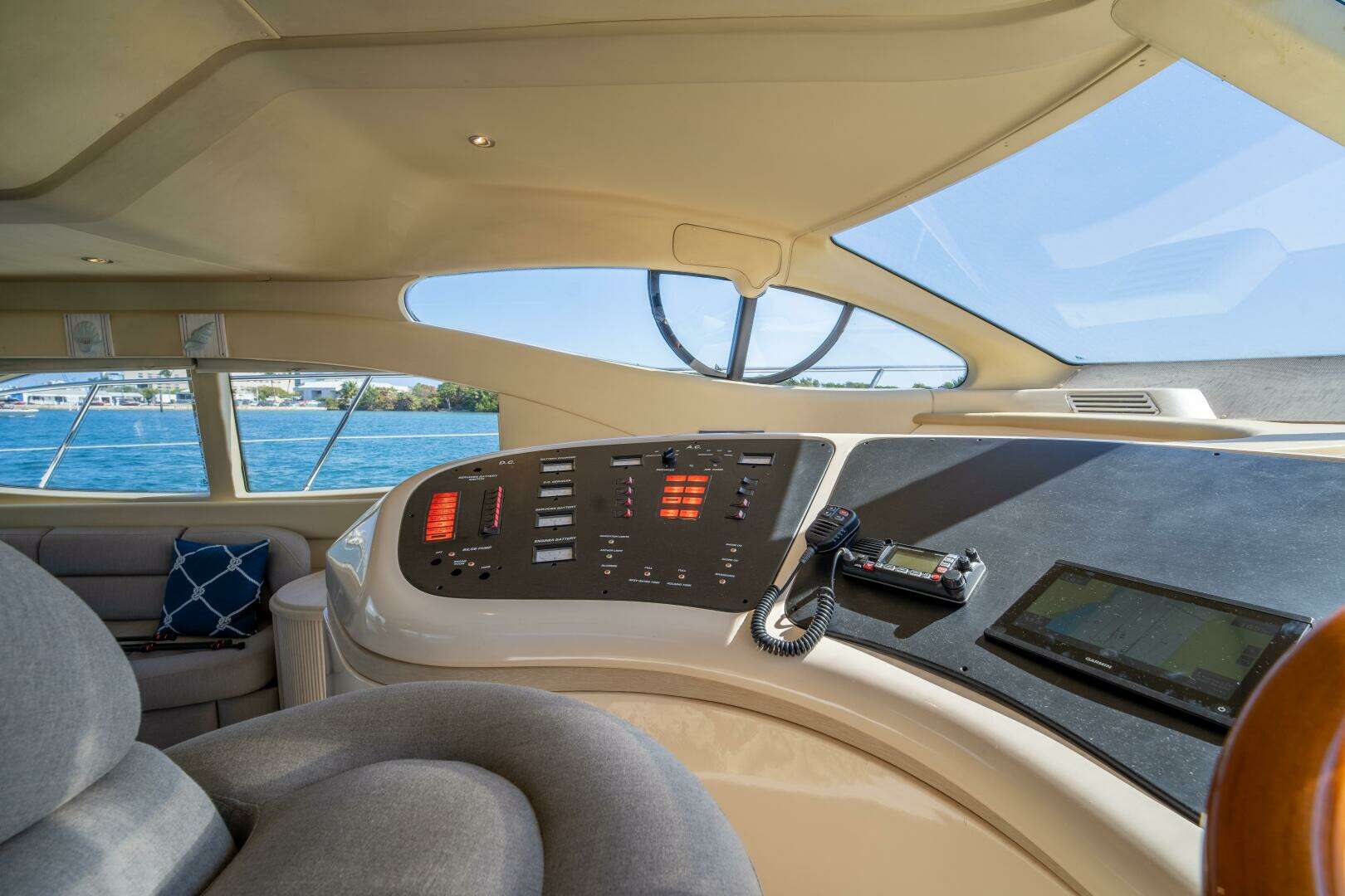 2001 Azimut 46 - Image 48