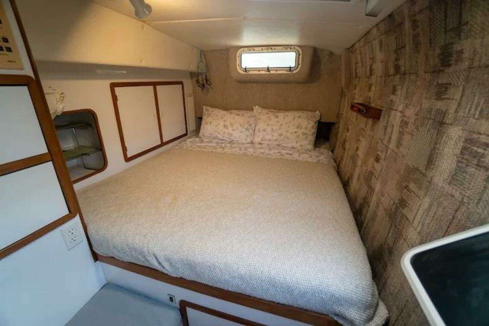 1999 Manta 42 - Image 22