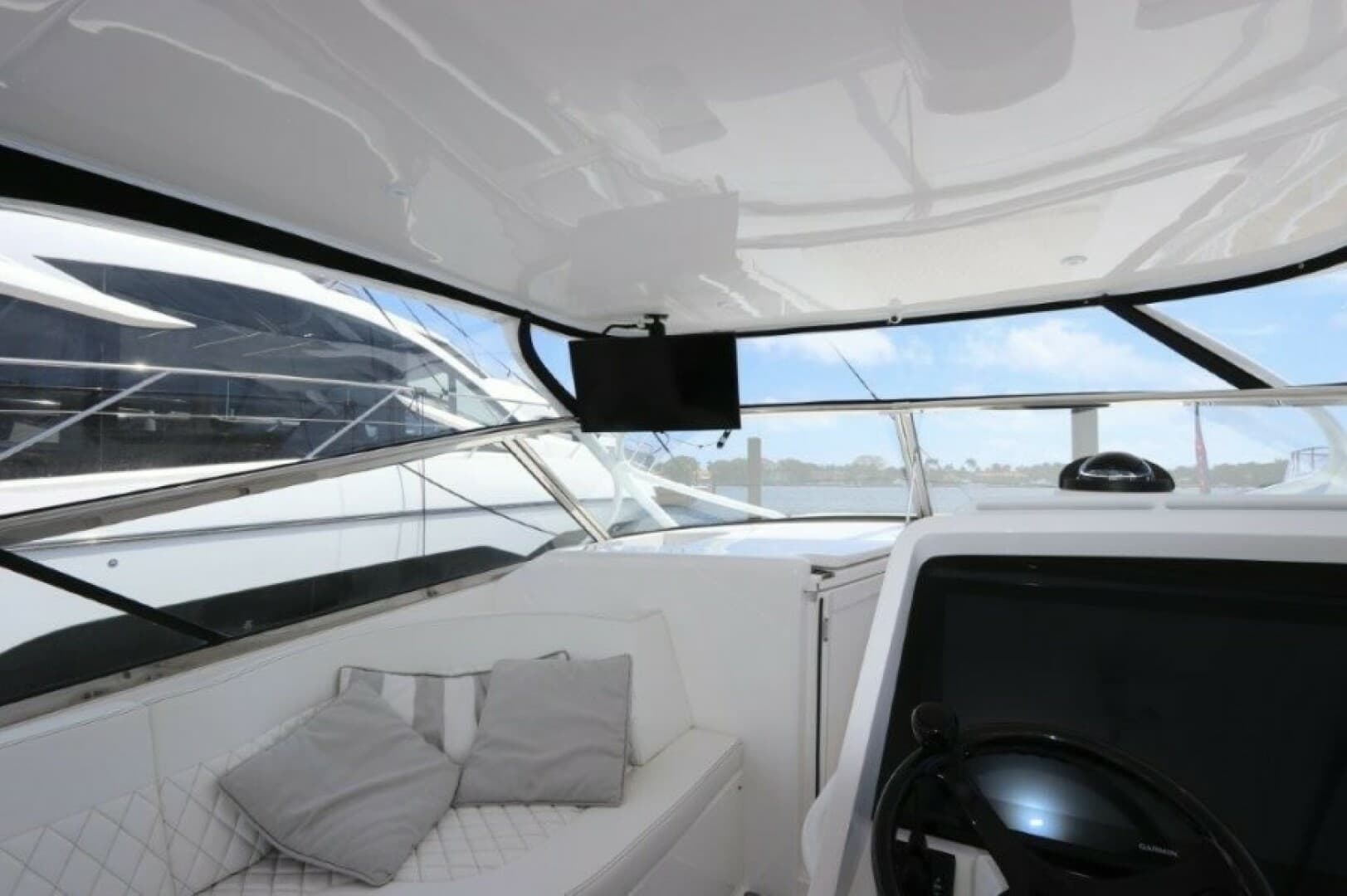 2019 Intrepid 475 Sport Yacht - Image 23