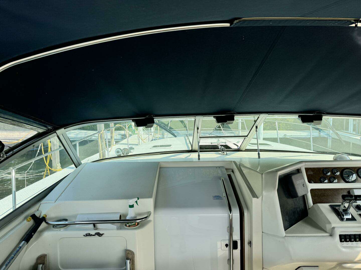 1995 Sea Ray Express Cruiser - Image 13