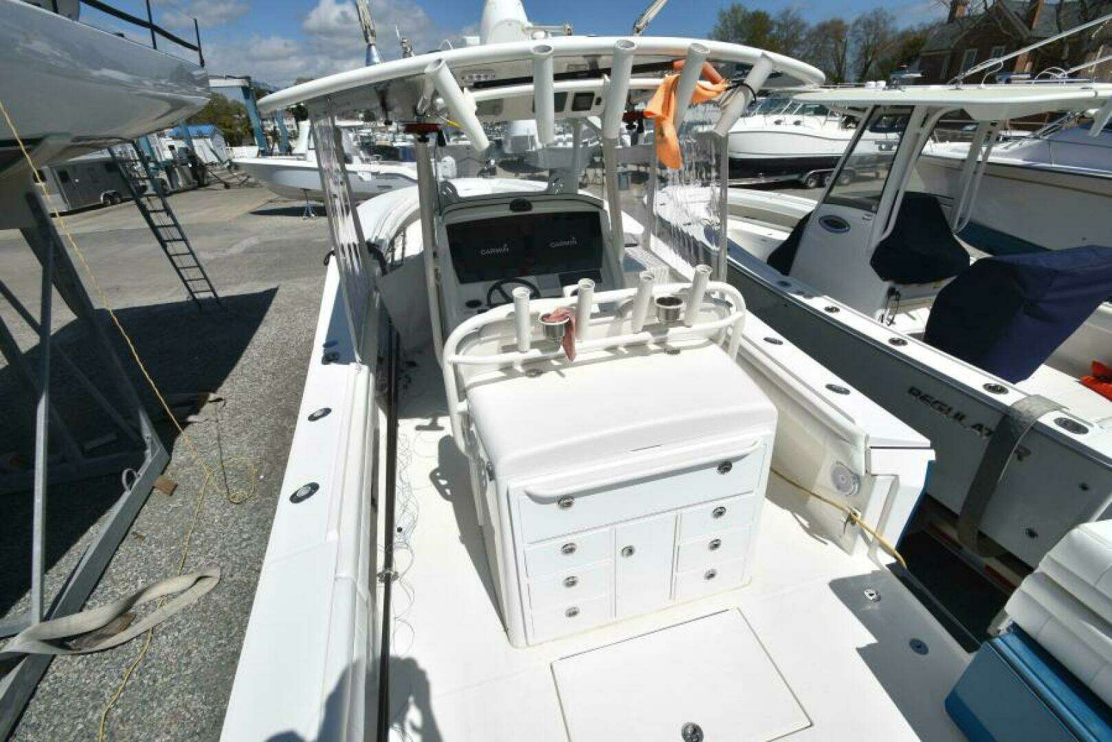 2018 Regulator 34 SS - Image 12