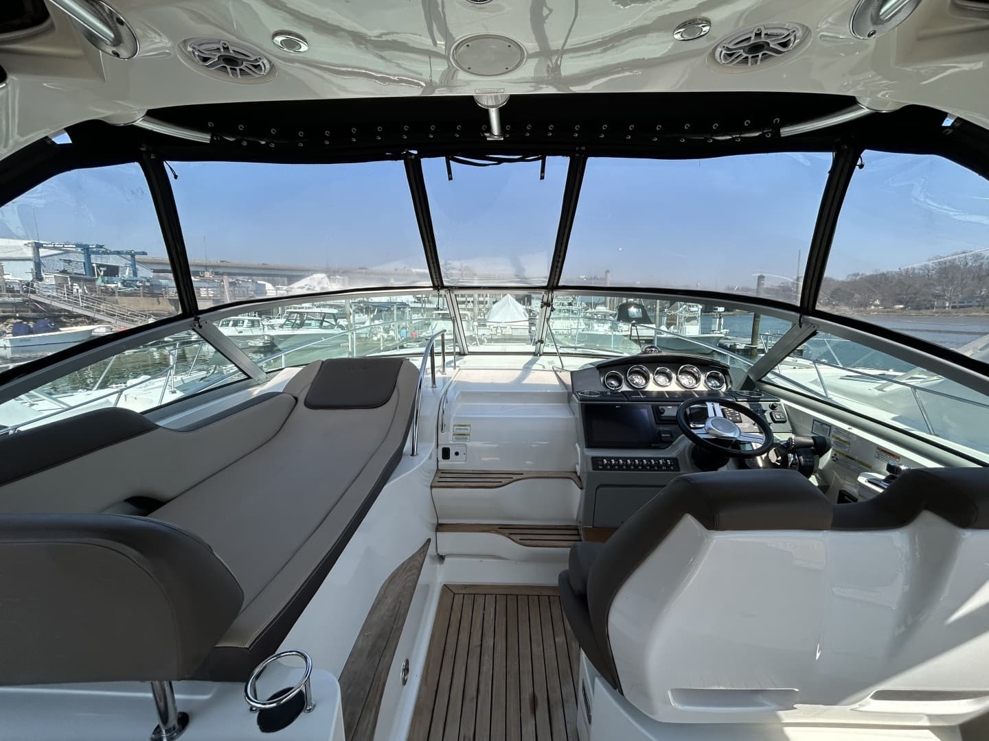 2014 Sea Ray 350 Sundancer - Image 5