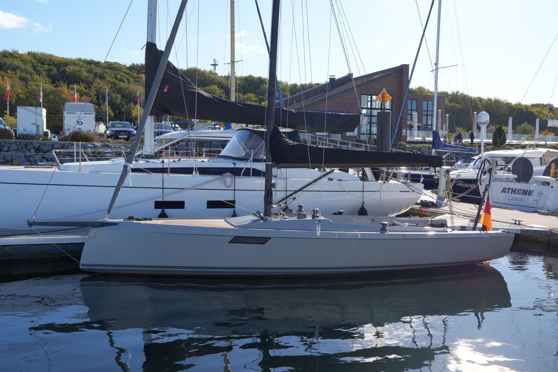 2023 Saffier SE 24 Lite sailboat docked at a marina, featuring sleek design and modern sails.
