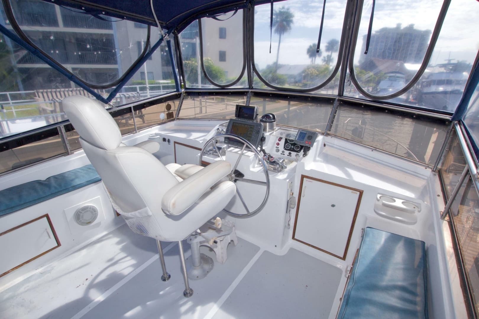 1984 Present Yachts 42 Sundeck - Image 21