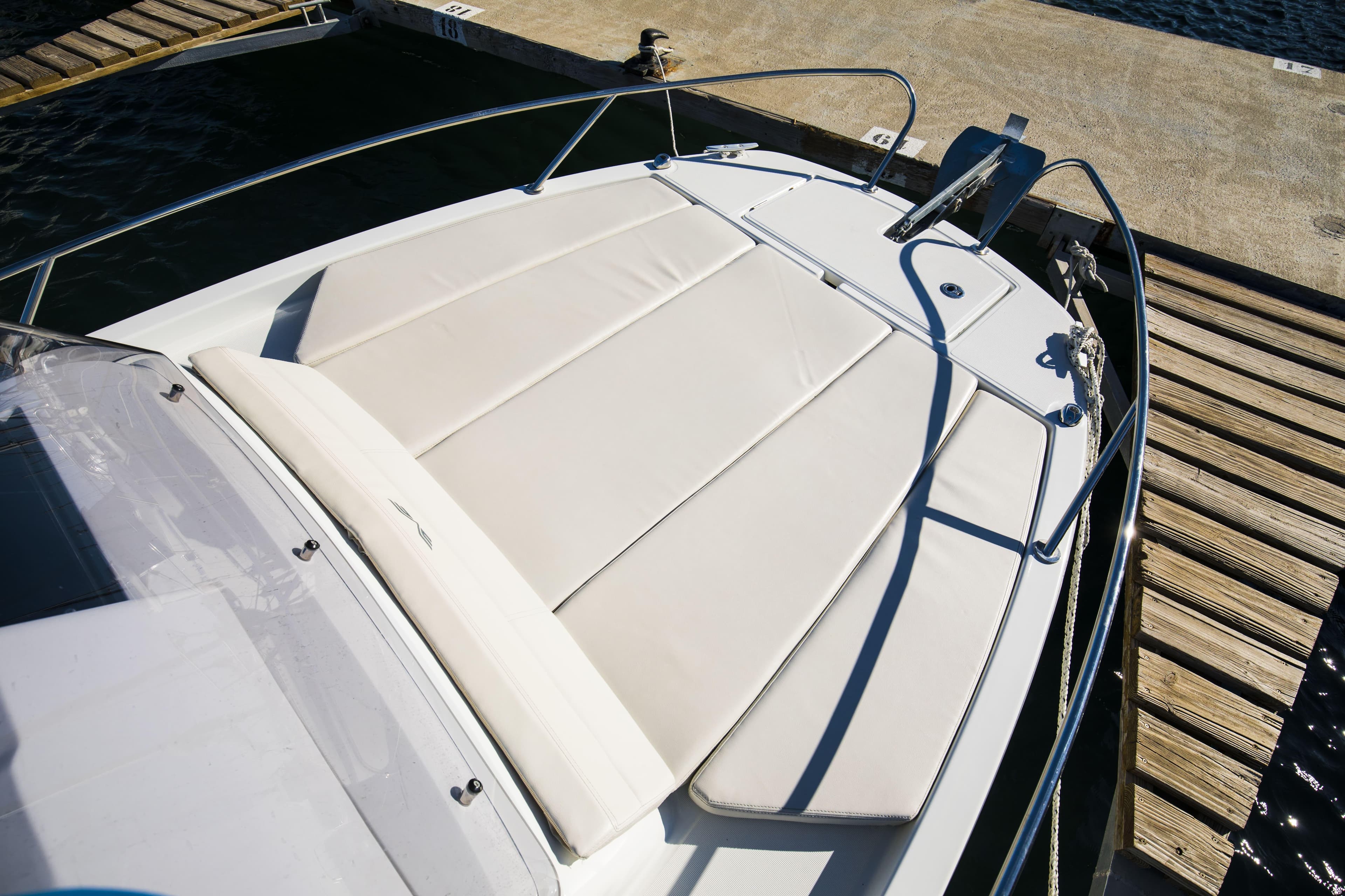 2026 Beneteau Flyer 7 SUNdeck boat docked, featuring spacious sunbathing area.