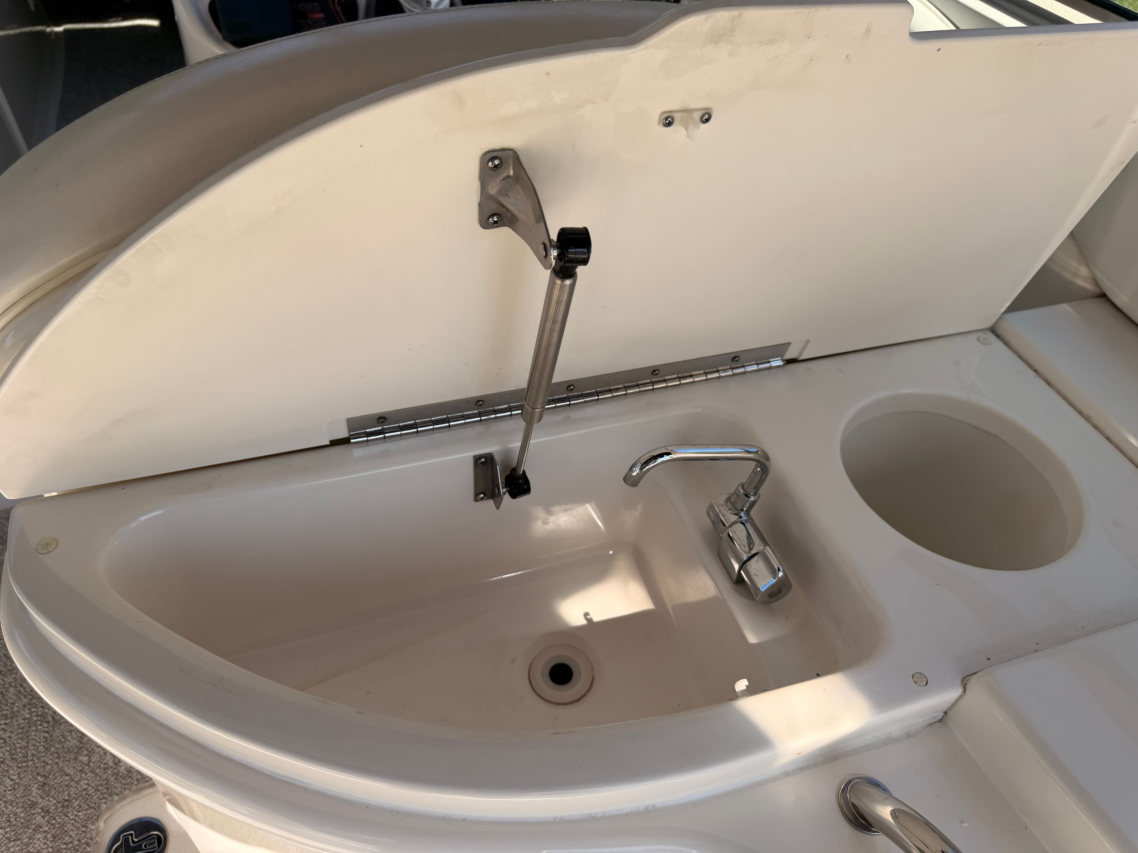 2004 Sea Ray 290 Bowrider - 43