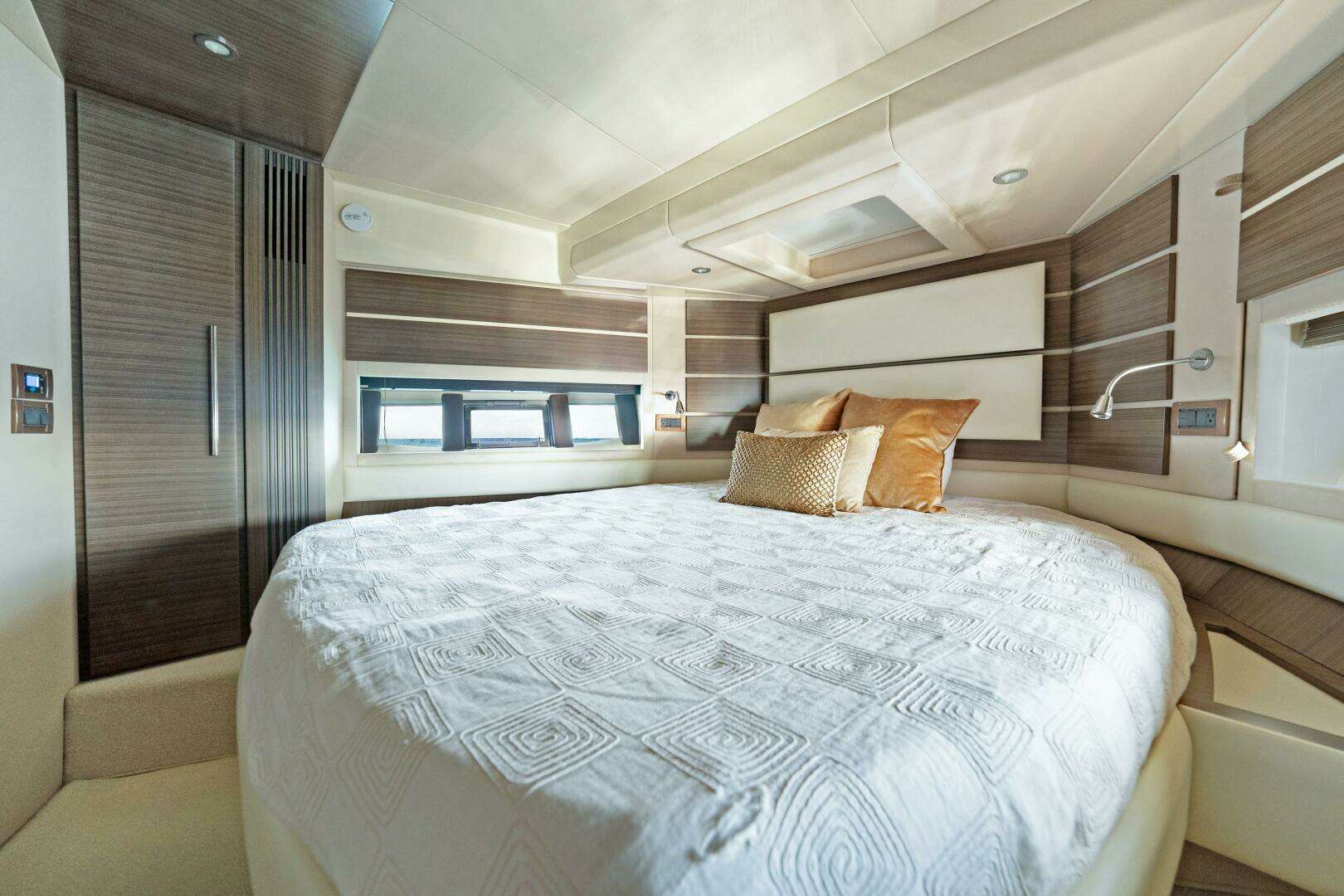 2017 Azimut 60 Flybridge - Image 26