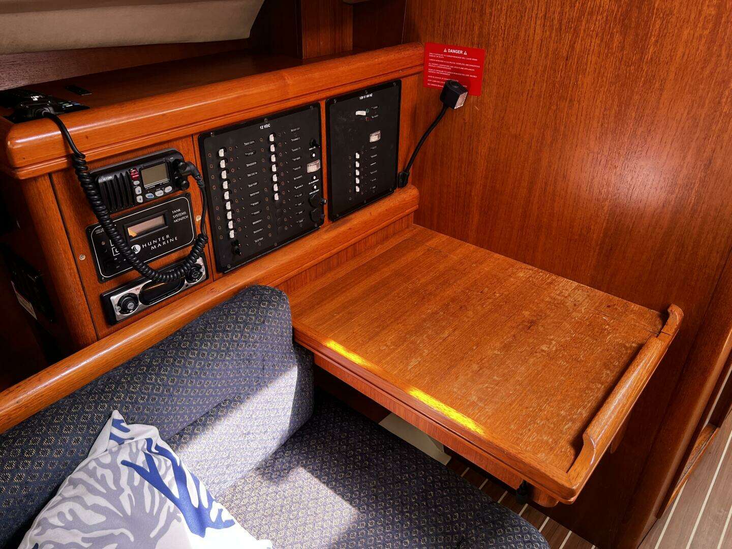 2004 Hunter 33 - Image 75