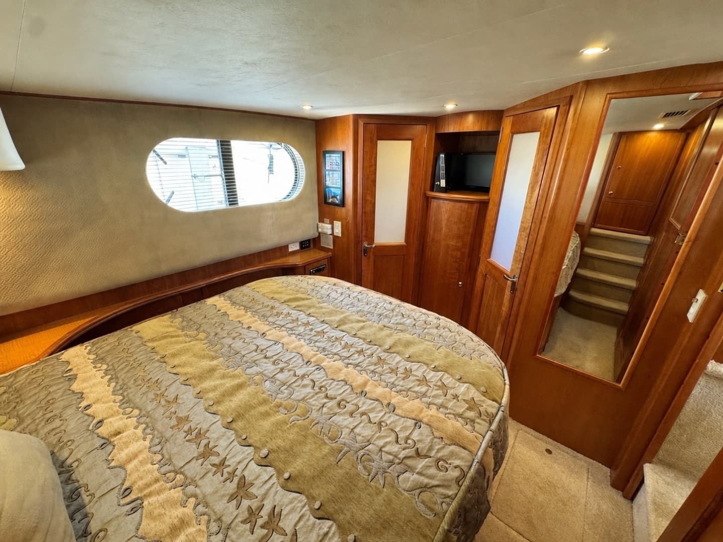 2002 Silverton 39 Motor Yacht - Image 57