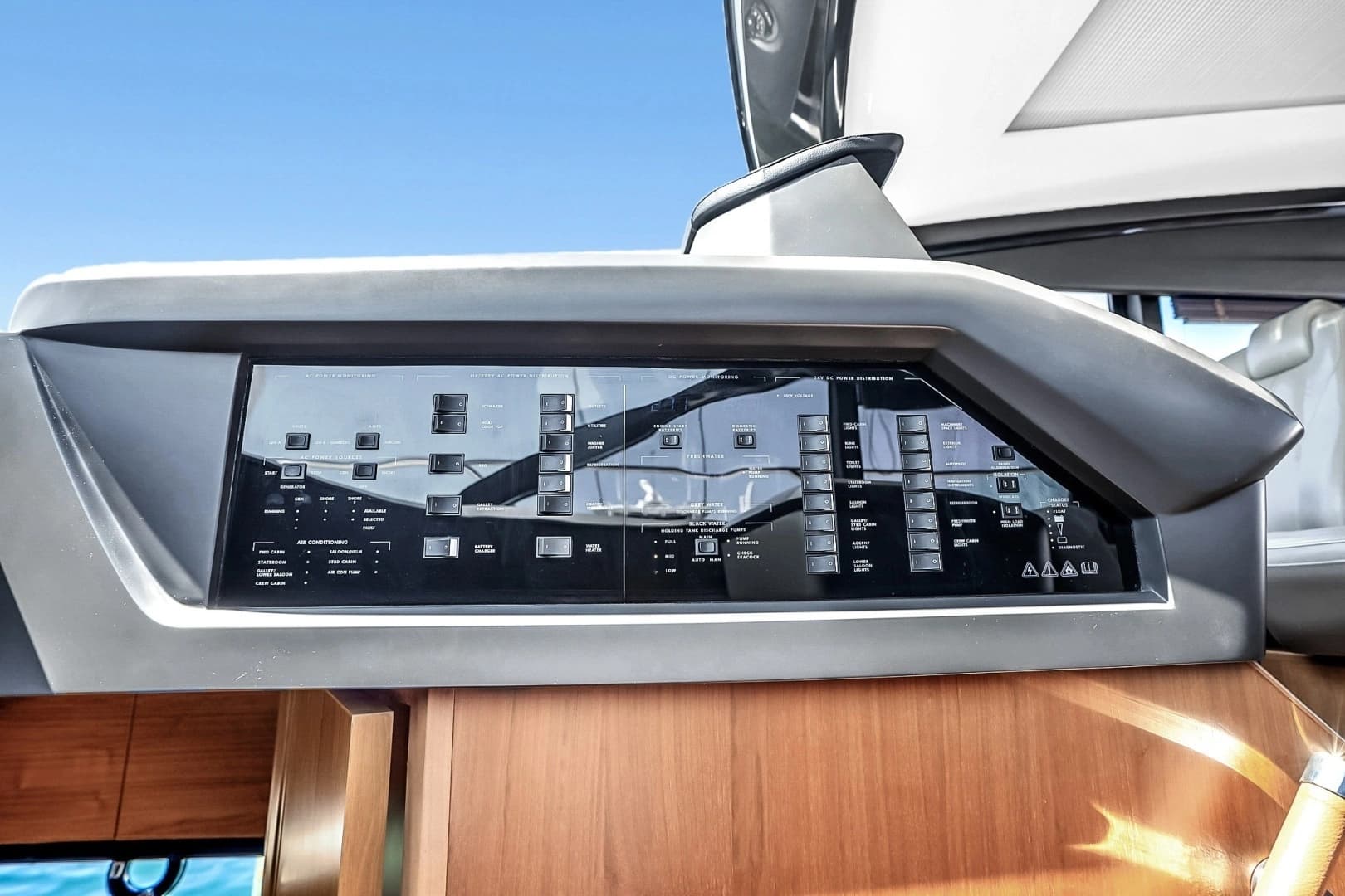2016 Princess V58 - Image 15