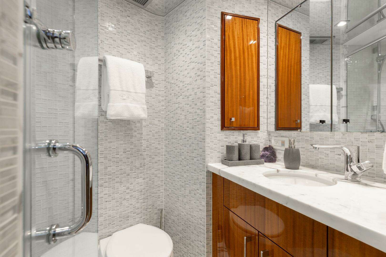 2014 Hatteras 80 - Image 60