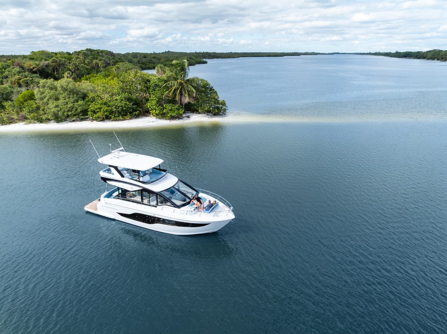 2026 Cruisers Yachts 50 FLY - Image 15