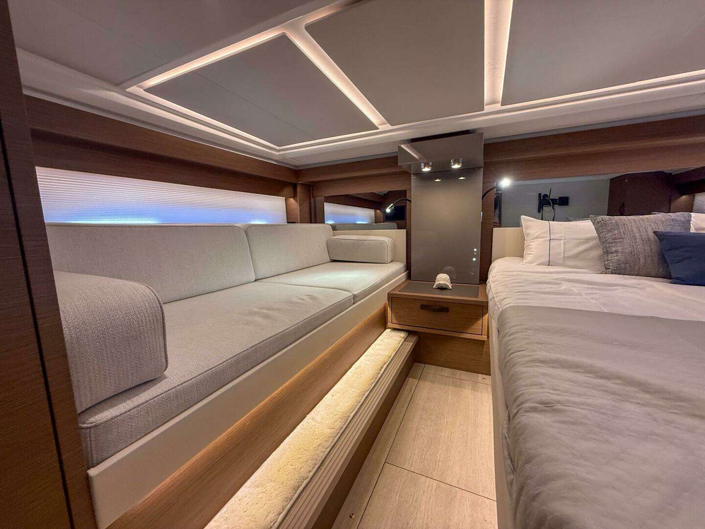 2026 Wellcraft 44 Explorer - Image 8