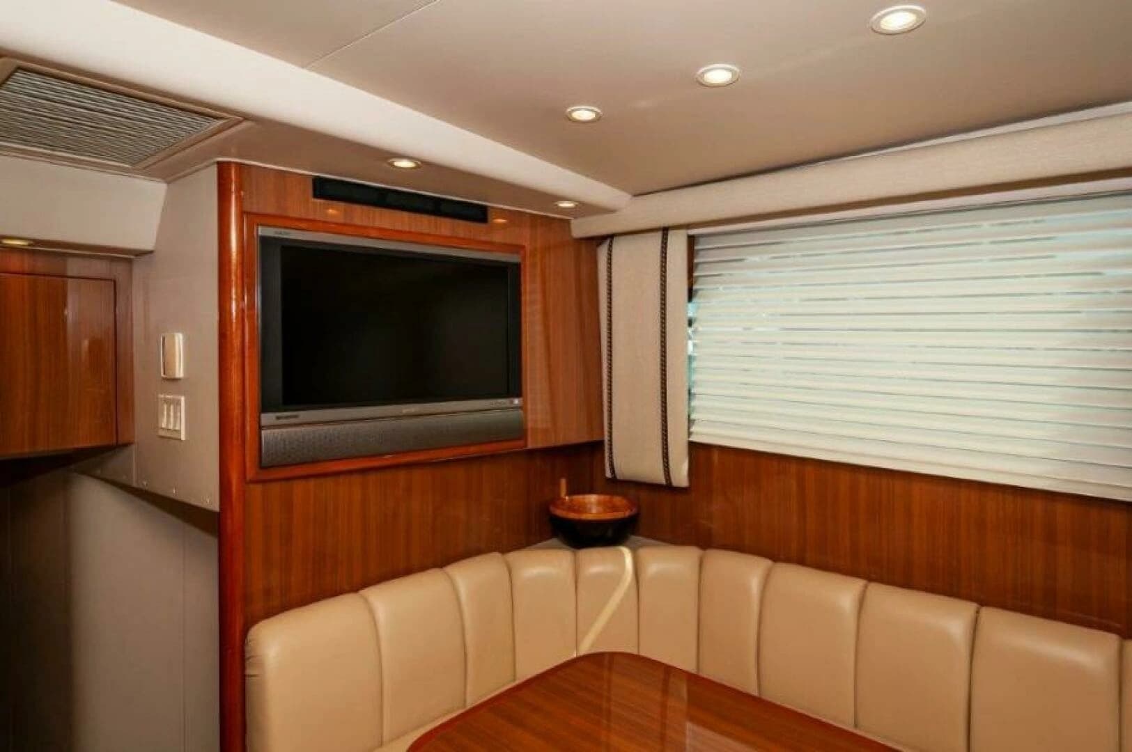2006 Viking 45 Convertible - Image 8