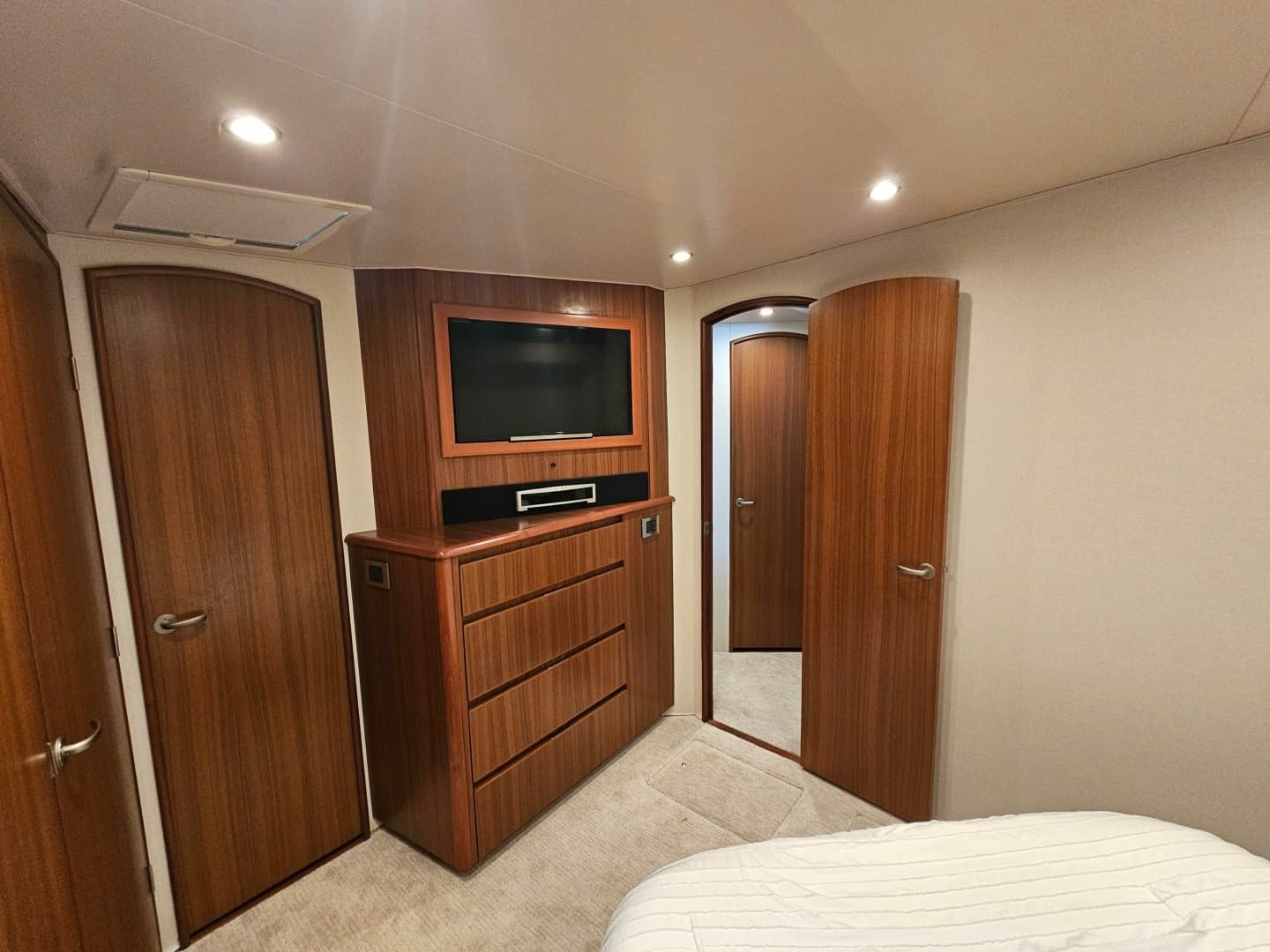 2010 Viking 64' Sportfish Convertible - Image 21