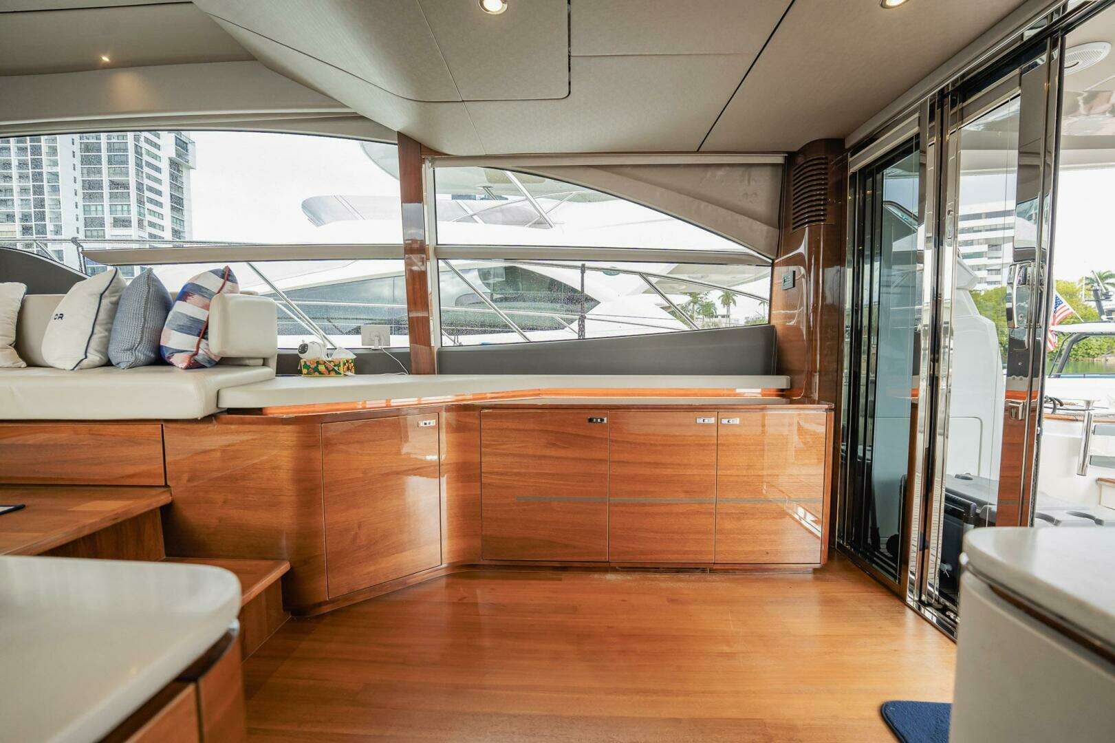 2019 Princess F55 - Image 8