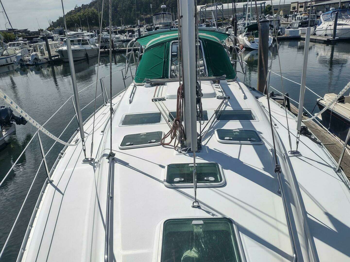 2004 Beneteau 393 - Image 5