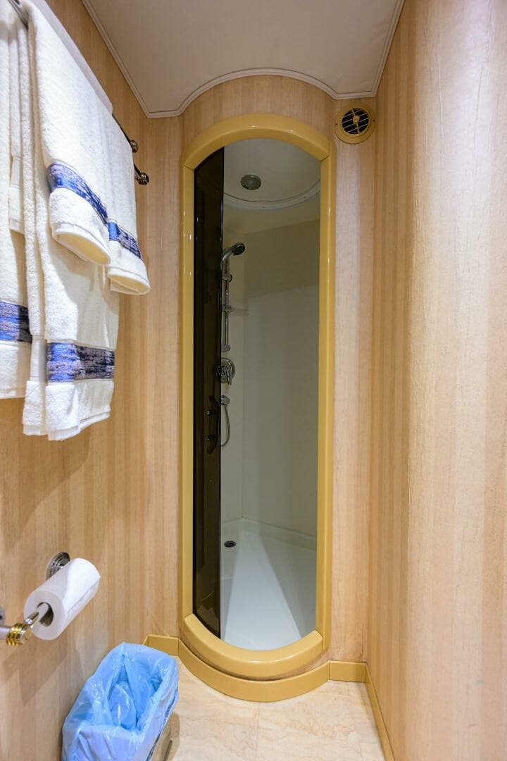 2004 Sea Force IX 82 Enclosed Bridge - Image 44