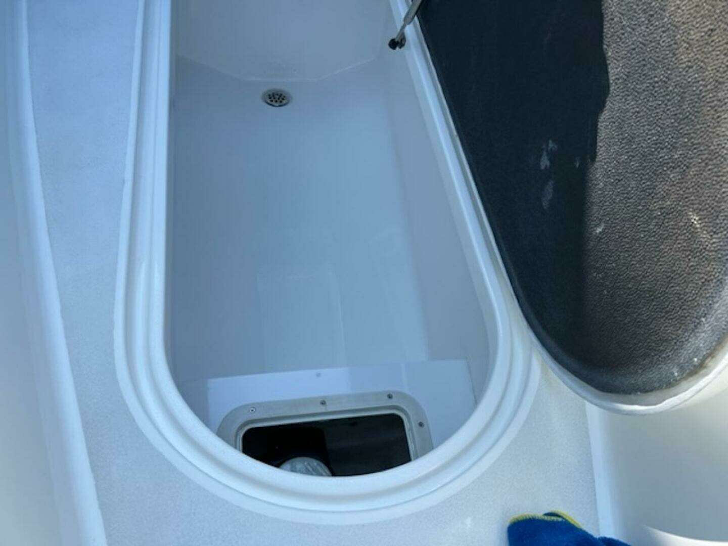 2008 Spectre 34 Center Console - Image 40