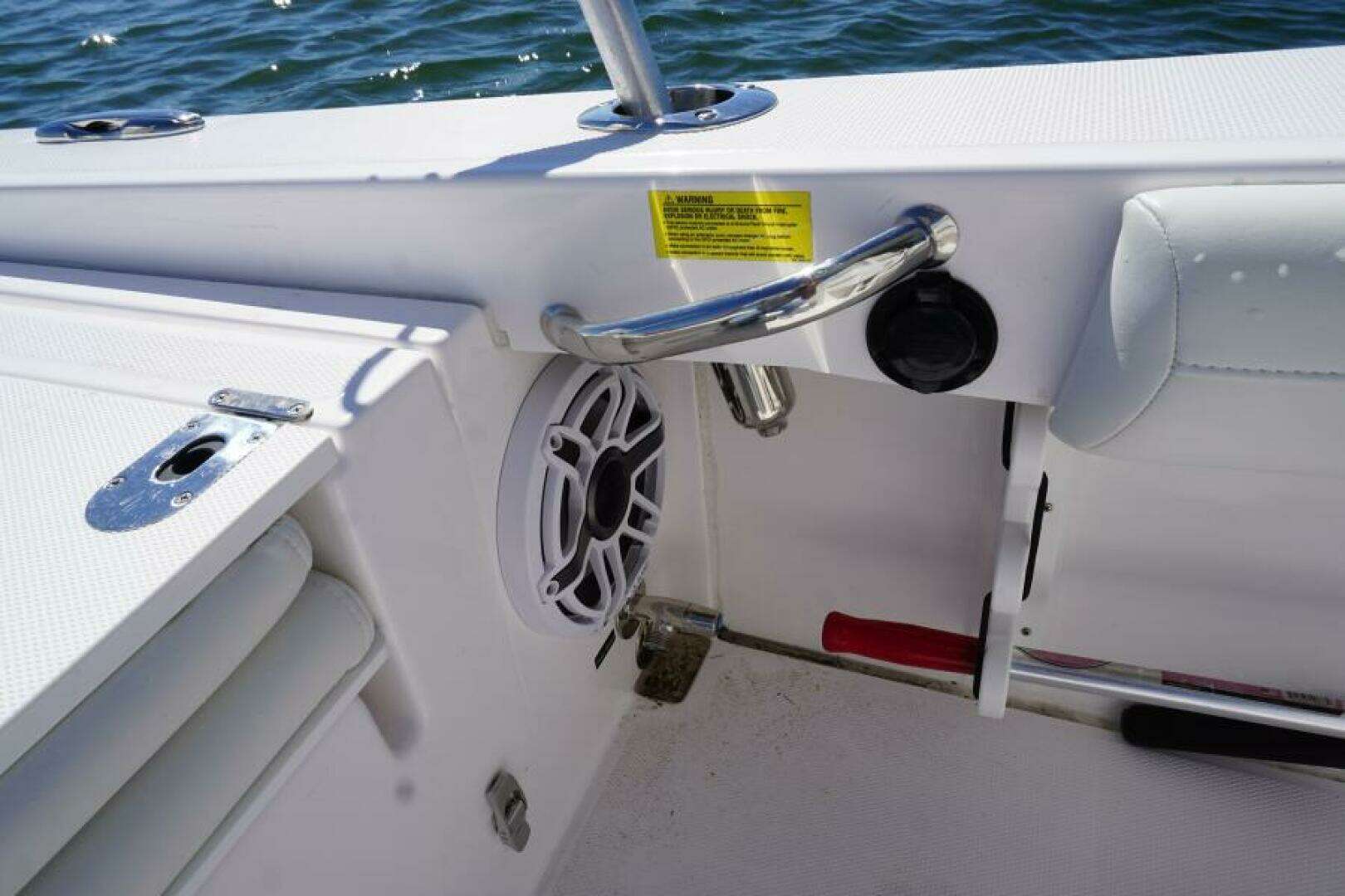 2022 Everglades 253 Center Console - Image 16