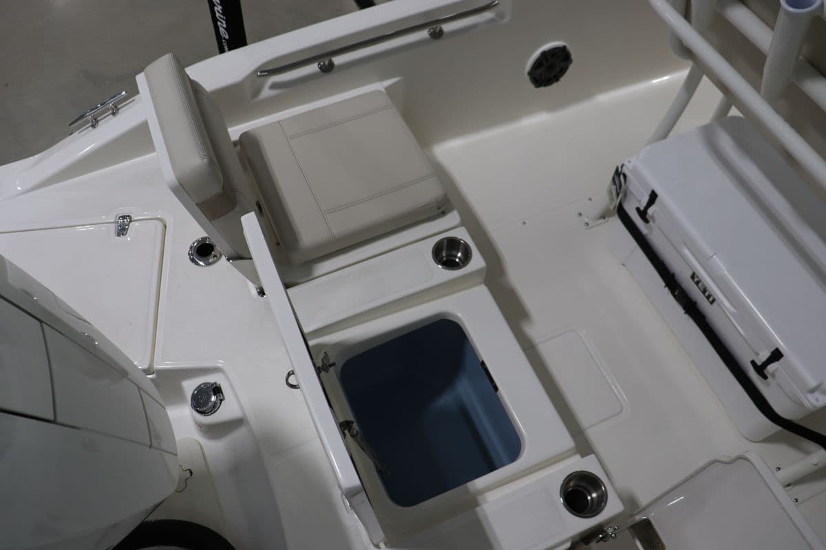 2026 Boston Whaler 25 Dauntless - 10