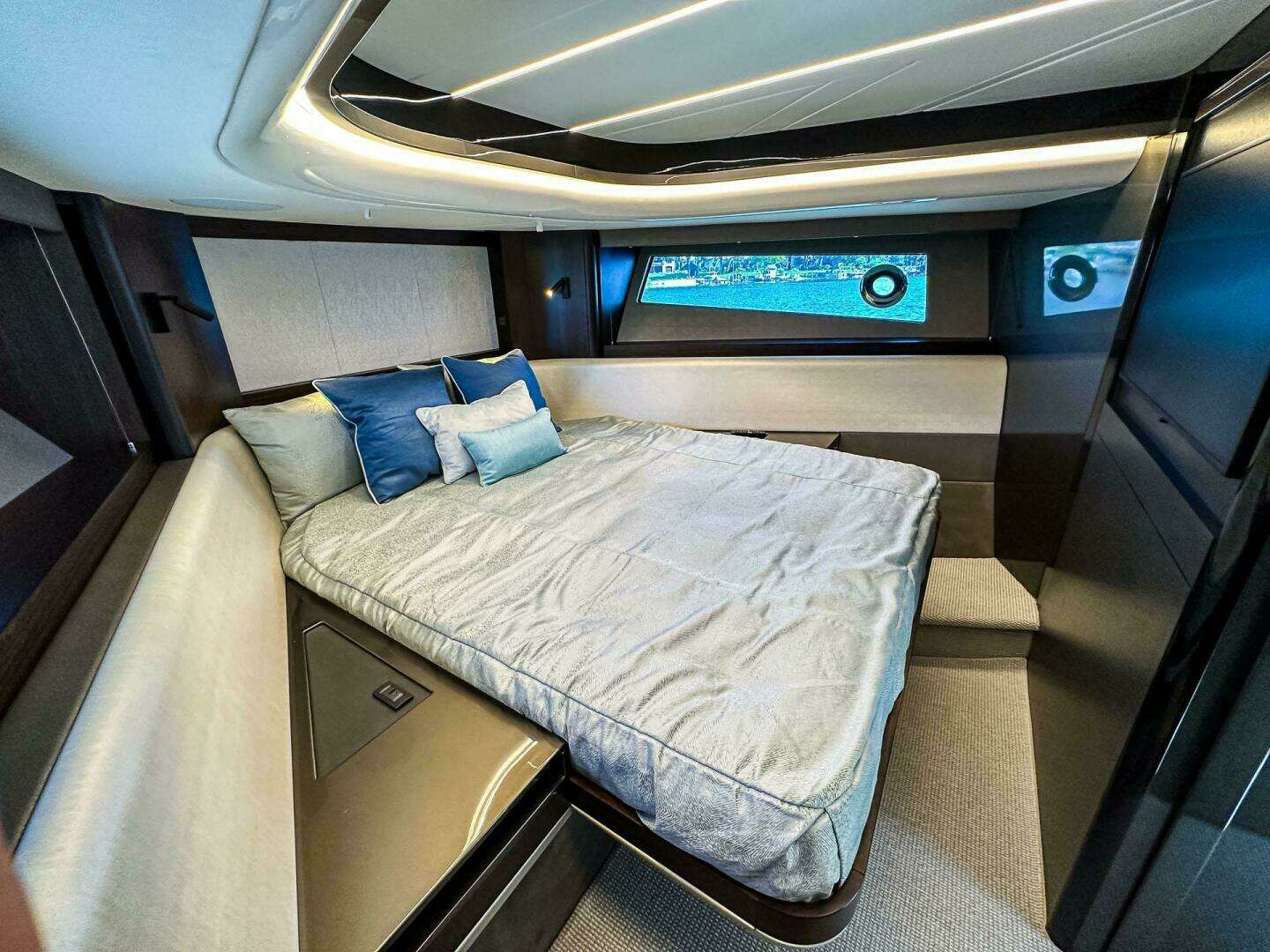 2027 Sunseeker 55 Superhawk - Image 17