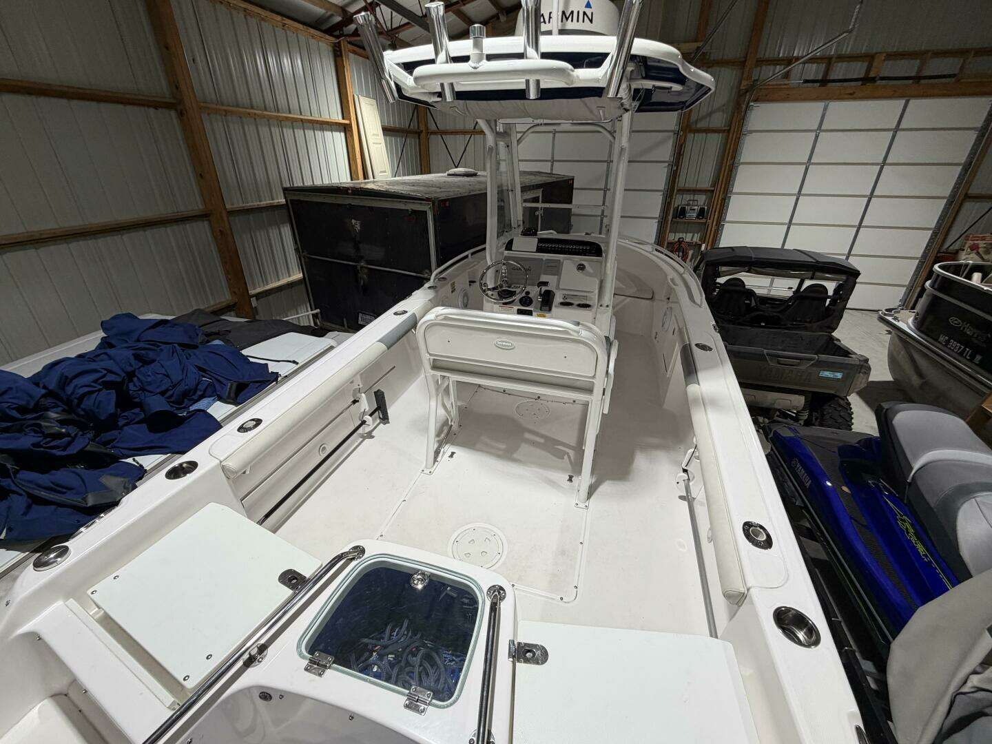 2016 Everglades 230 Center Console - Image 13