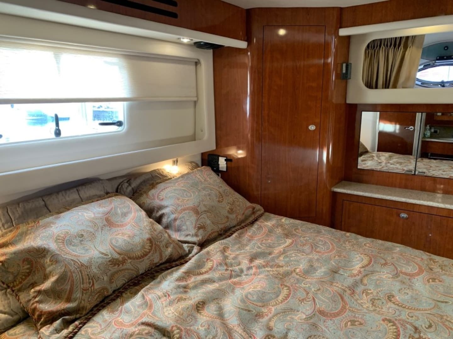 2004 Sea Ray 390 Motor Yacht - Image 71