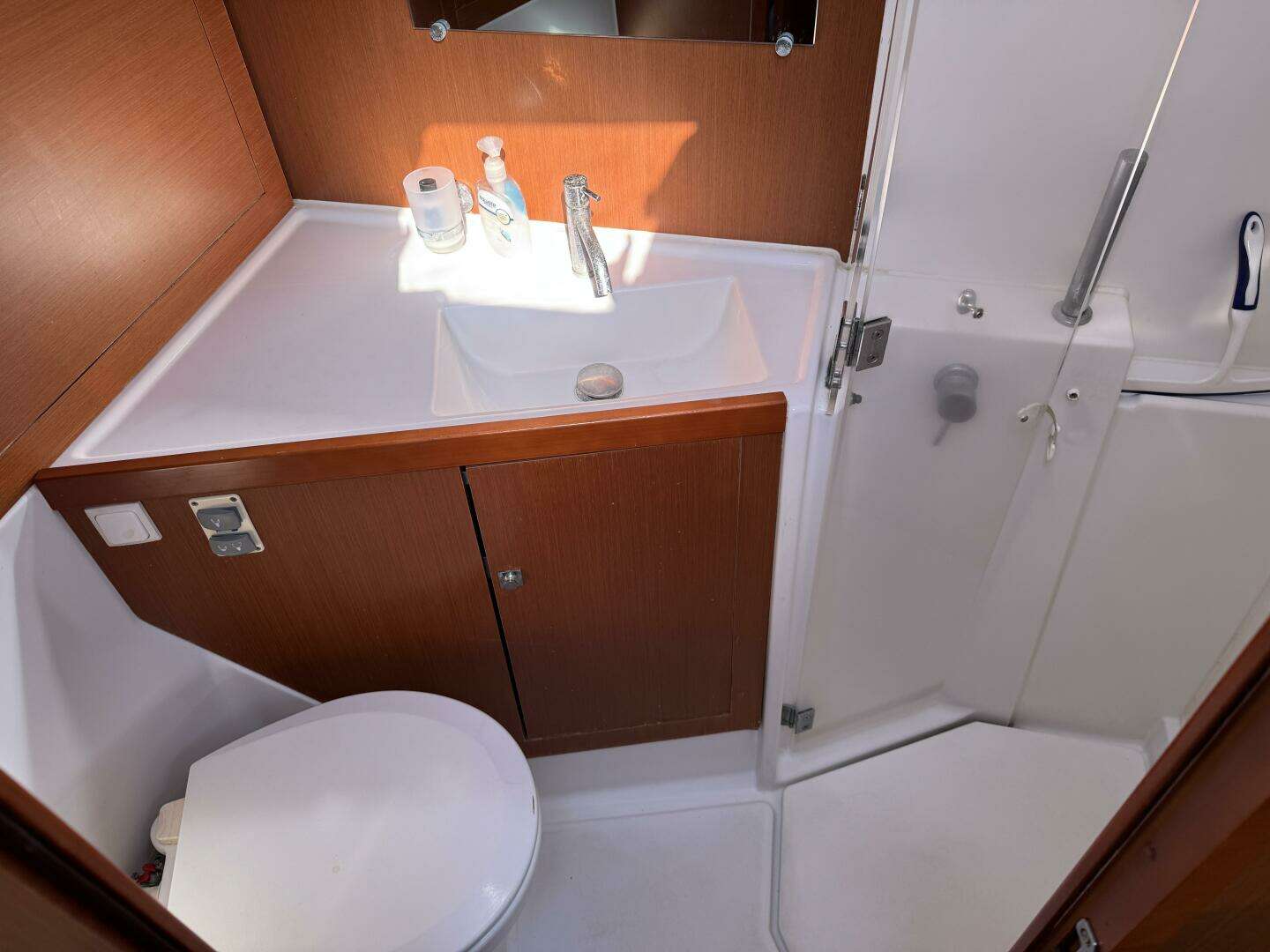 2015 Beneteau Oceanis 45 - Image 28