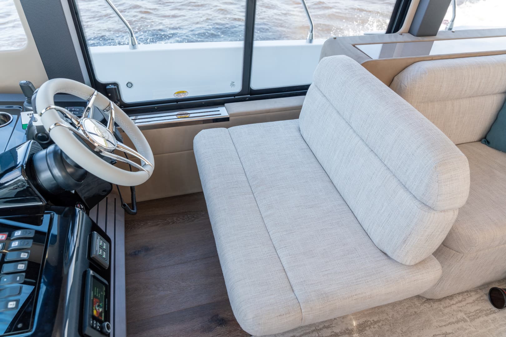 2026 Cruisers Yachts 50 FLY - Image 41