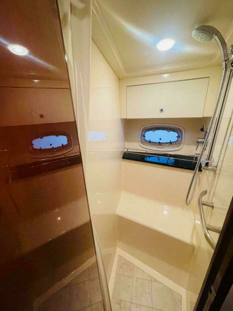 2010 Sea Ray 450 Sundancer - Image 29