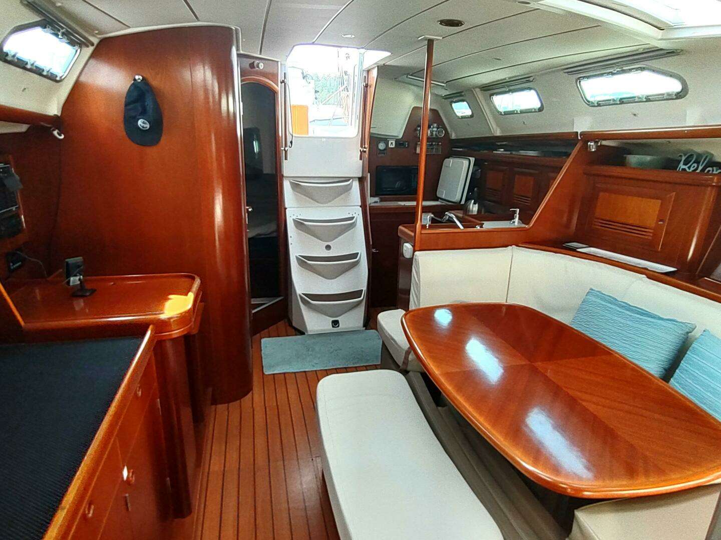 2004 Beneteau 393 - Image 24