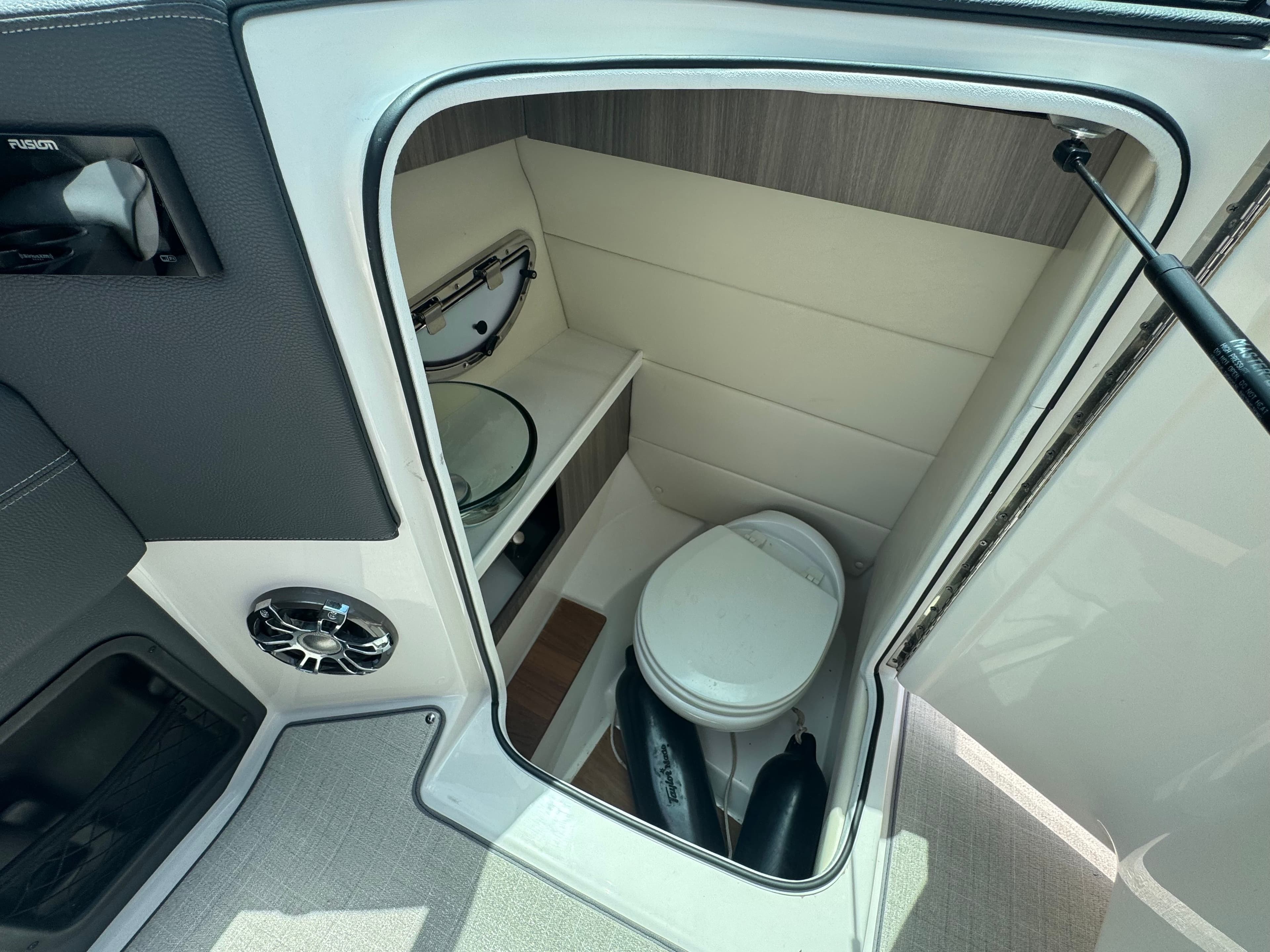 2021 REGAL 2800 - Image 12