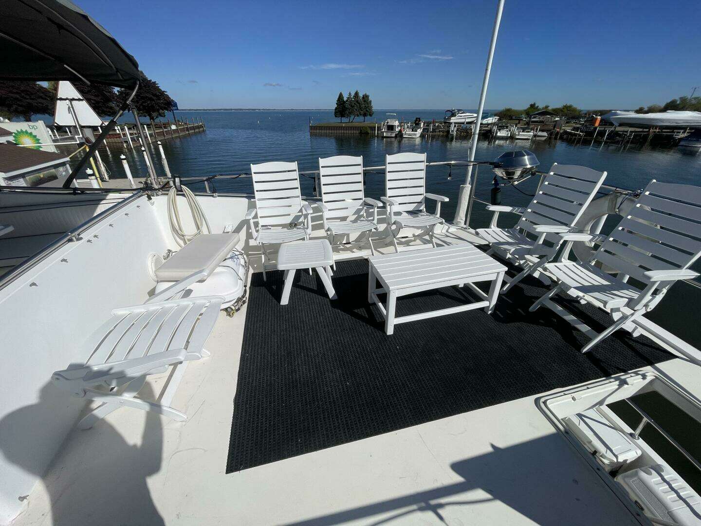 1993 Viking 50 Motor Yacht - Image 25
