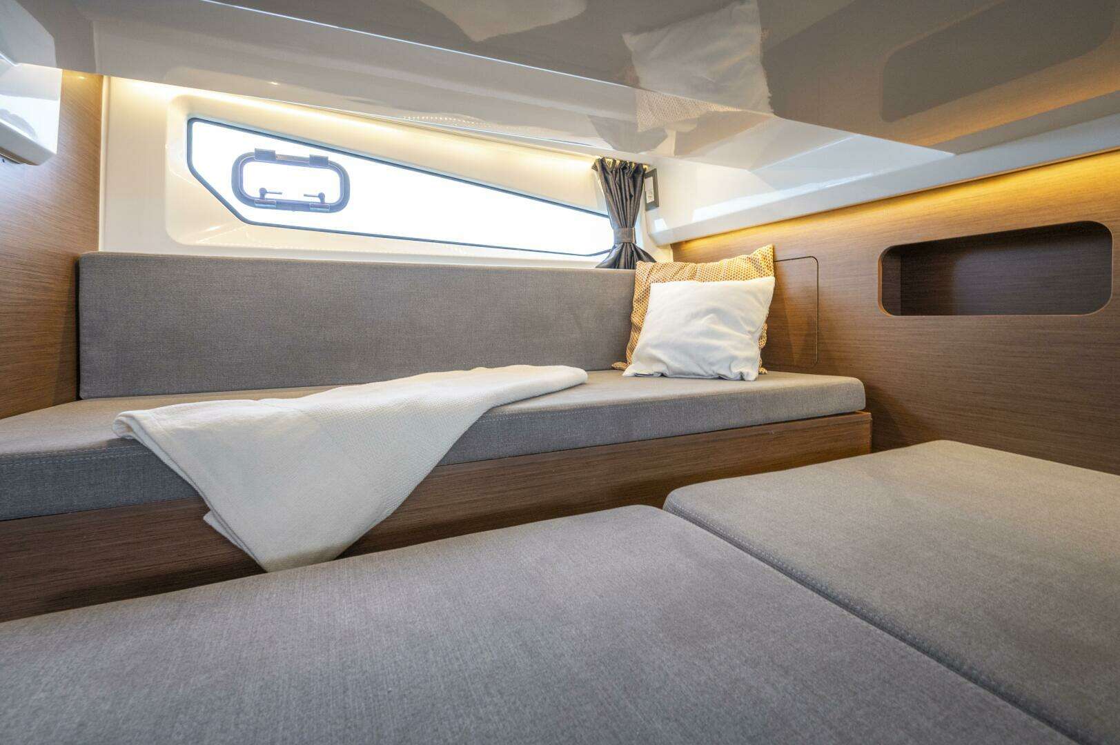 2026 Beneteau Antares 11 Softtop - Image 20