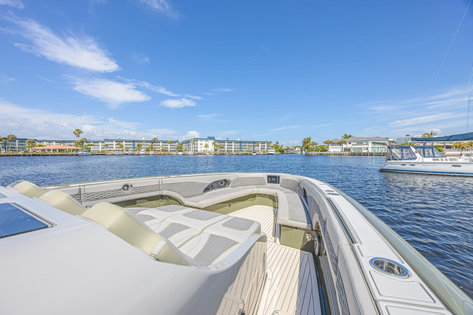 2025 Midnight Express 52 Vitesse - Image 20