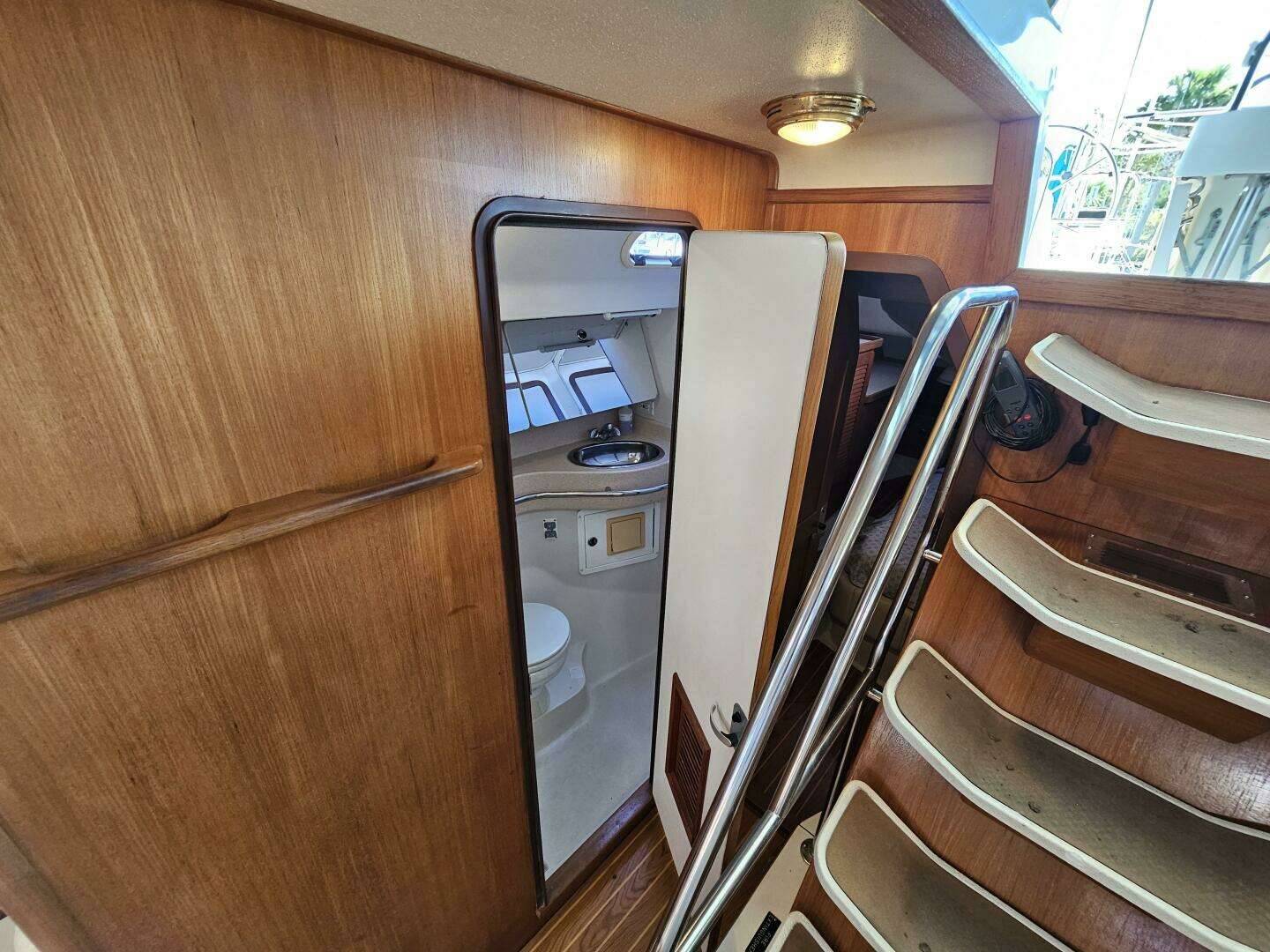 2001 Catalina 470 - Image 18