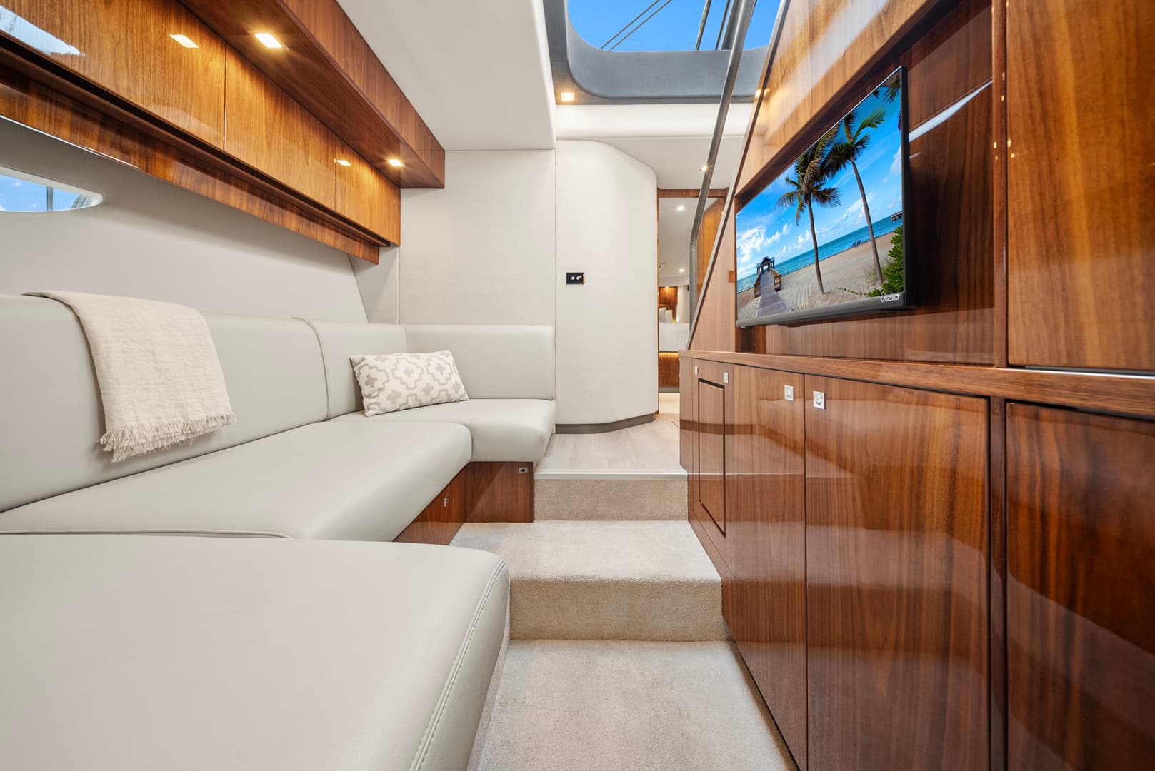 2024 Riviera 6000 SPORT YACHT - Image 82