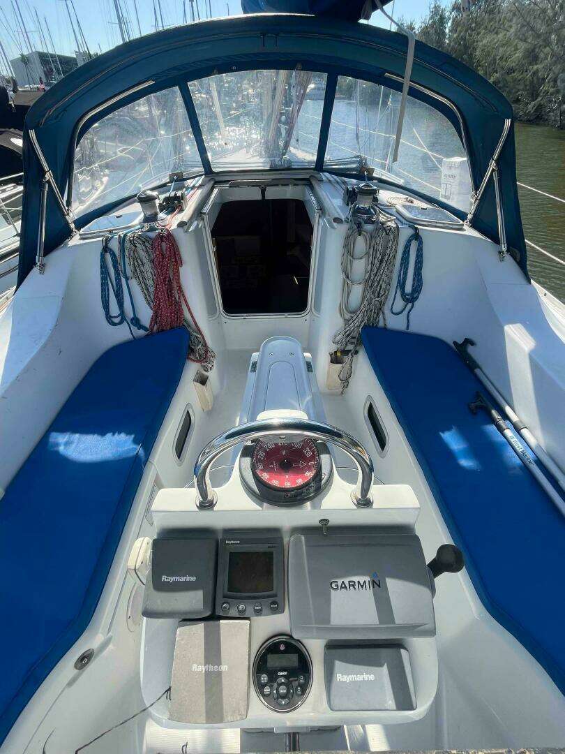 2006 Beneteau 393 - Image 17