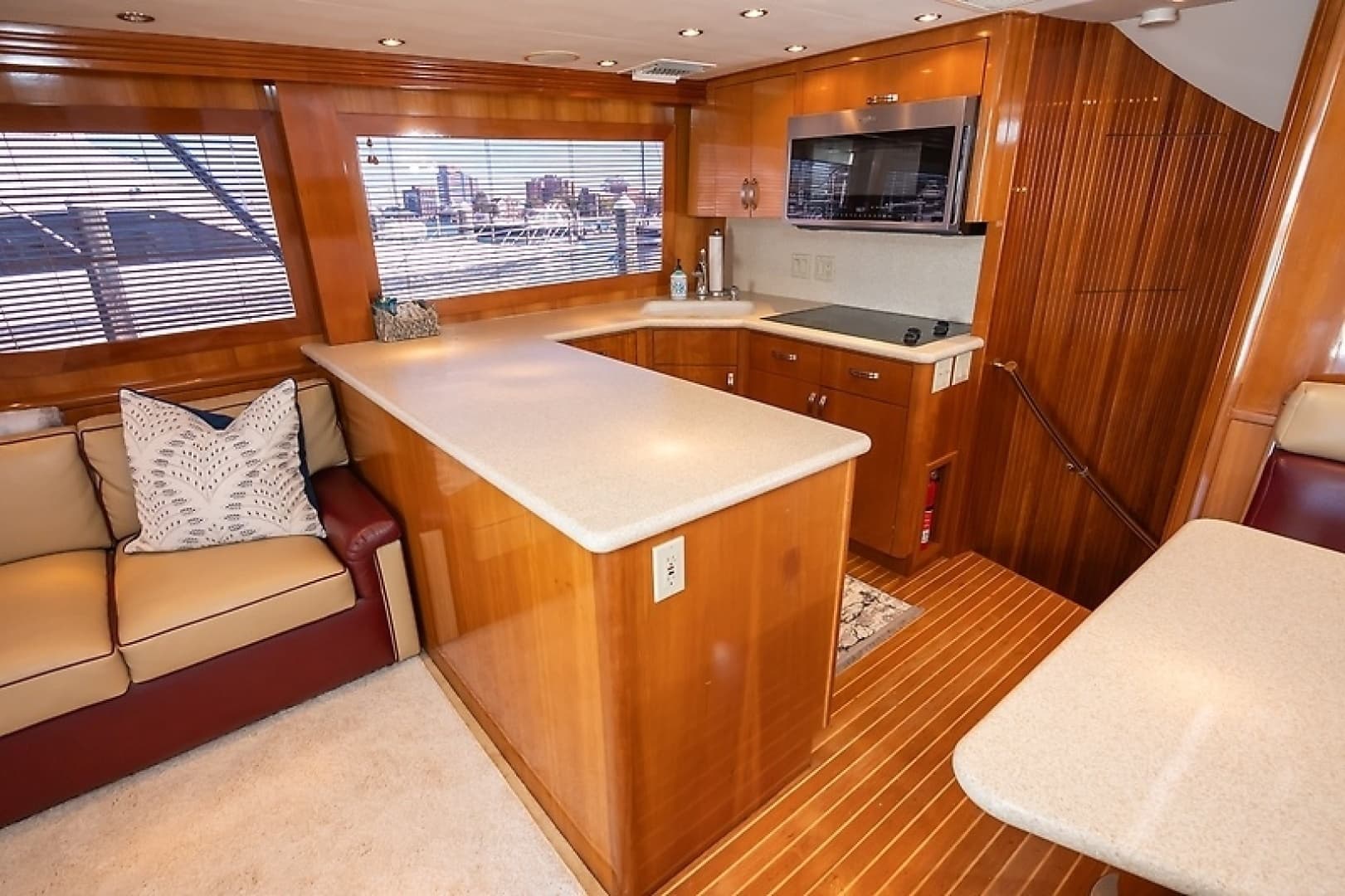 2001 Hatteras 60 Convertible - Image 24