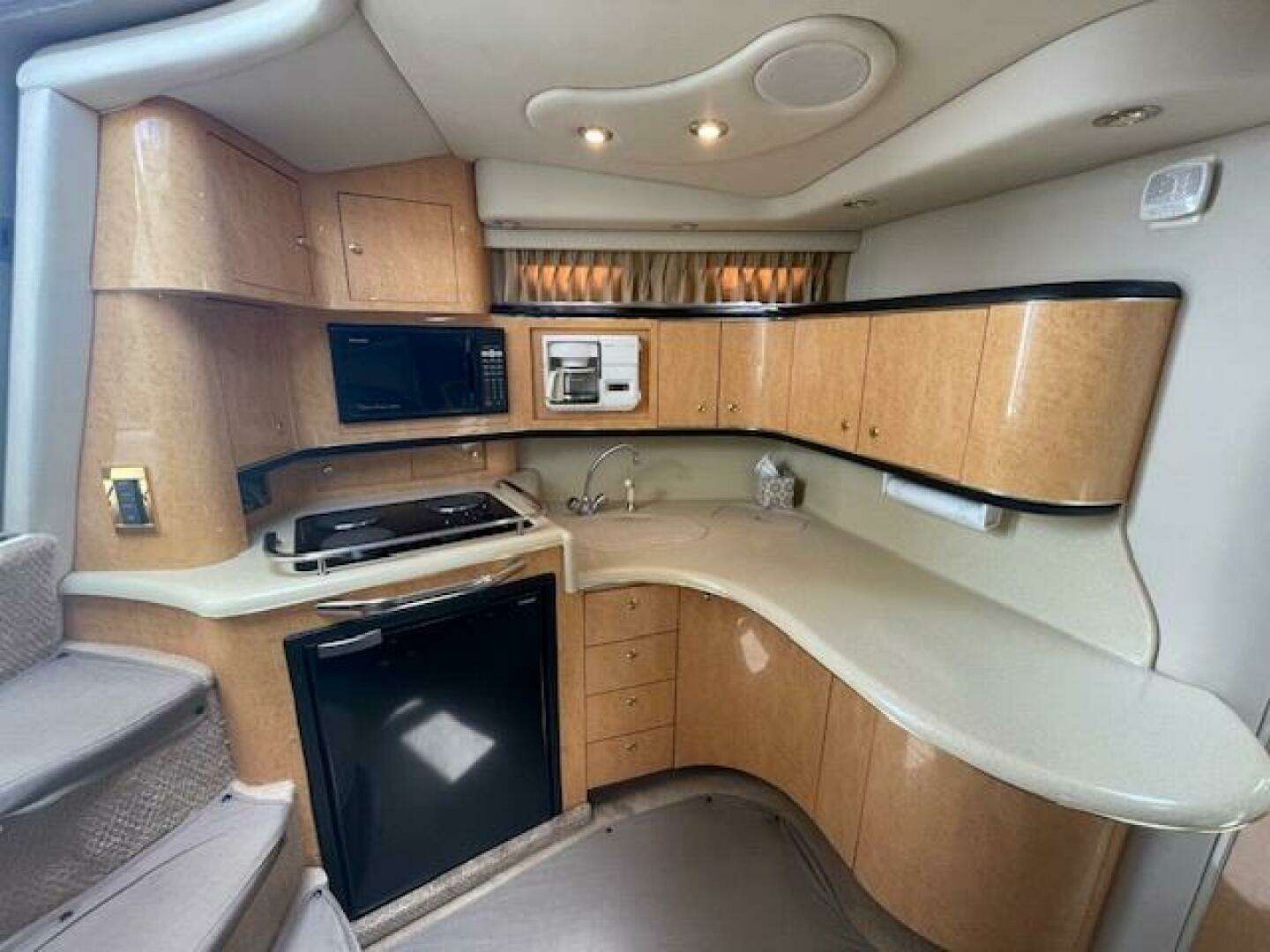 1998 Sea Ray 370 Sundancer - Image 42